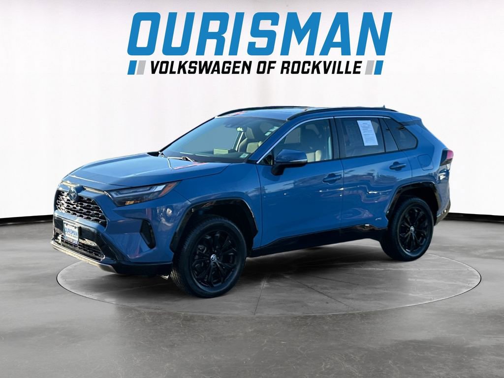 Used 2022 Toyota RAV4 SE w/ Convenience Package image 2