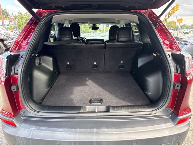 Used 2019 Jeep Cherokee Latitude Plus w/ Comfort/Convenience Group AWD/4WD image 12