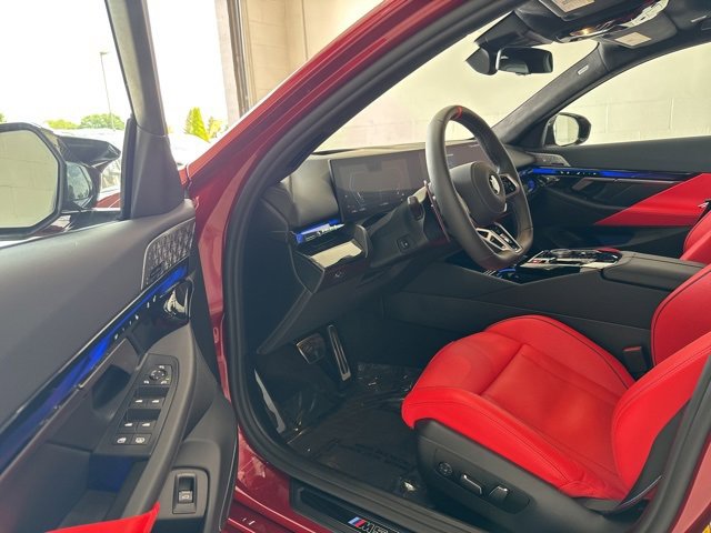 Used 2025 BMW M5 w/ Carbon Package image 16