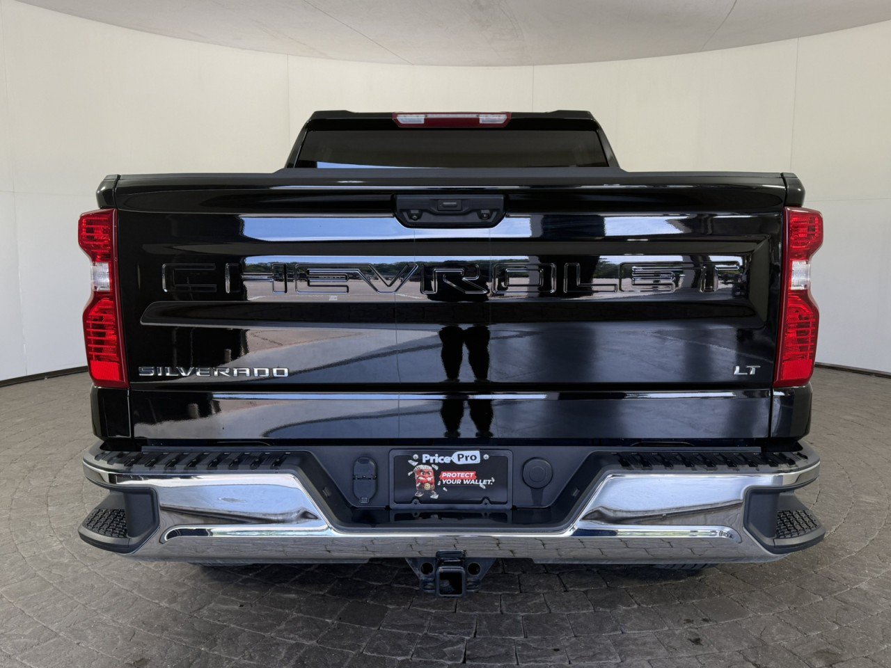 Used 2024 Chevrolet Silverado 1500 LT AWD/4WD image 7