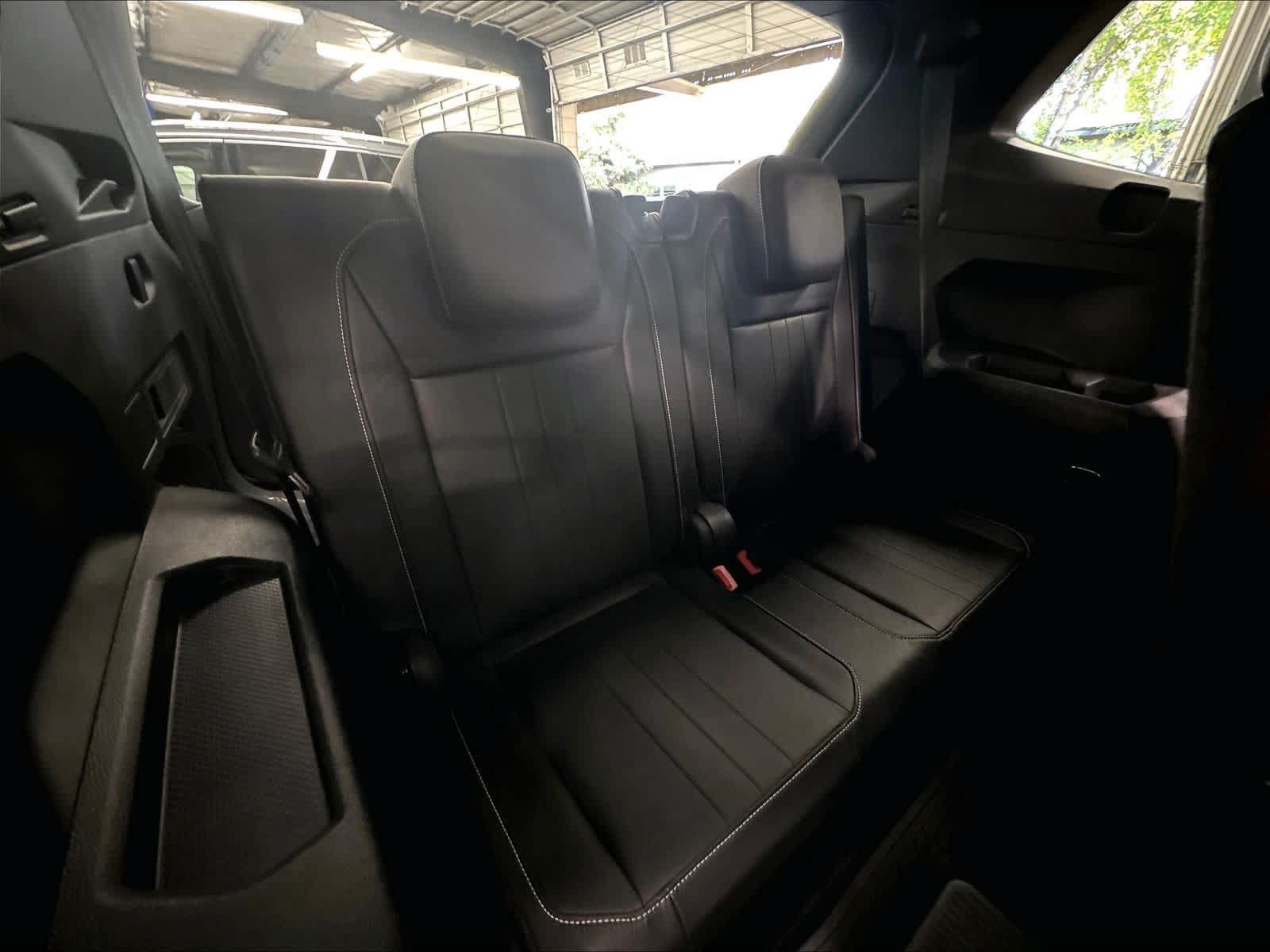 Used 2024 Volkswagen Tiguan SE R-Line FWD image 28