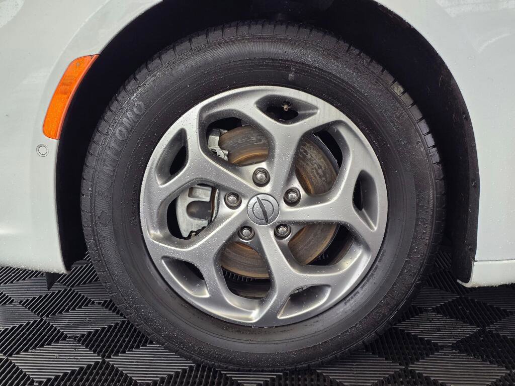 Used 2022 Chrysler Pacifica Limited image 12