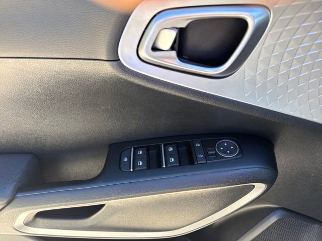Used 2024 Kia Soul LX w/ Option Group 015 image 12