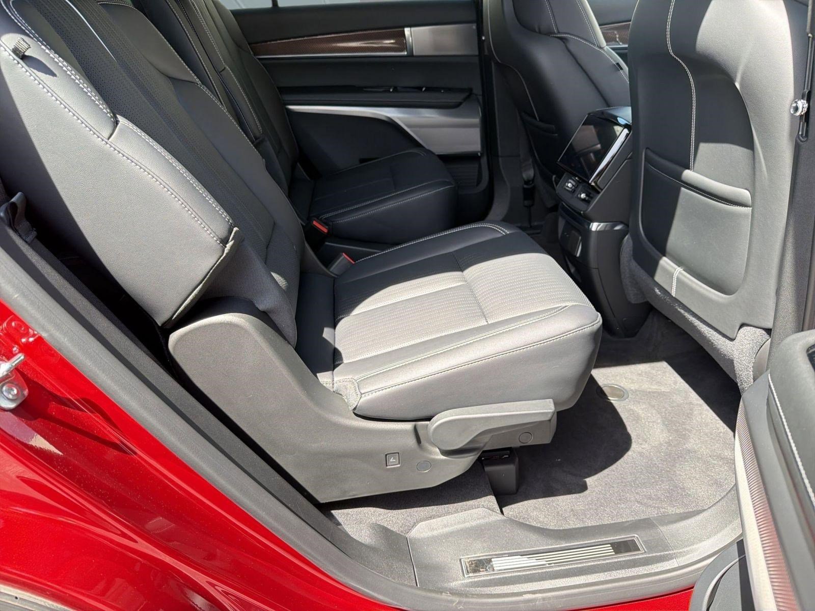 New 2026 Cadillac Vistiq Luxury AWD/4WD image 28