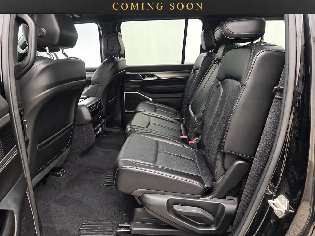 Used 2024 Jeep Wagoneer Series II AWD/4WD image 12