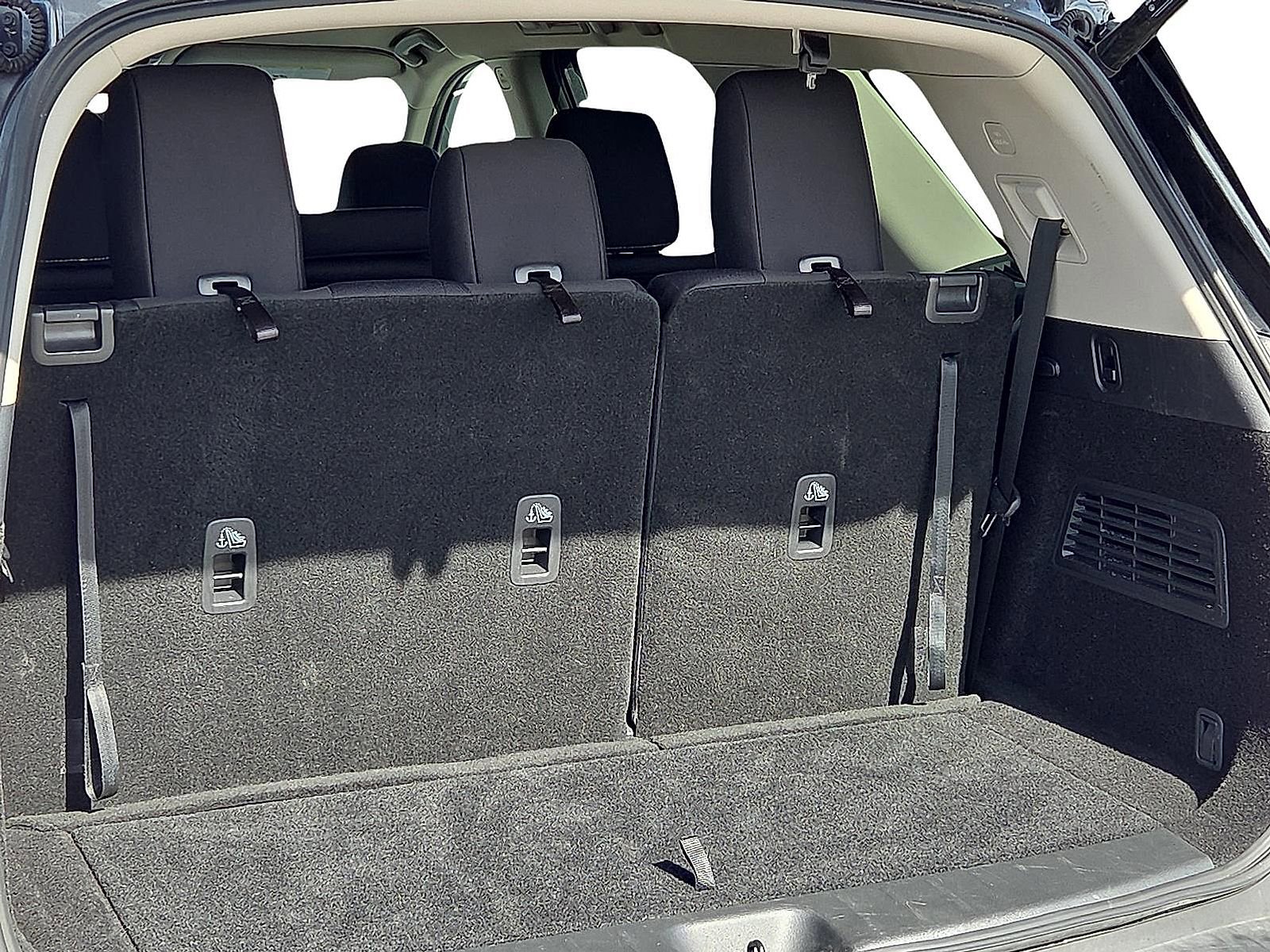 Used 2025 Nissan Pathfinder SV image 8