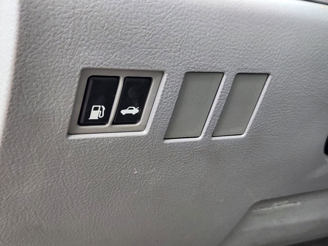 Used 2005 Toyota Avalon XLS FWD image 26