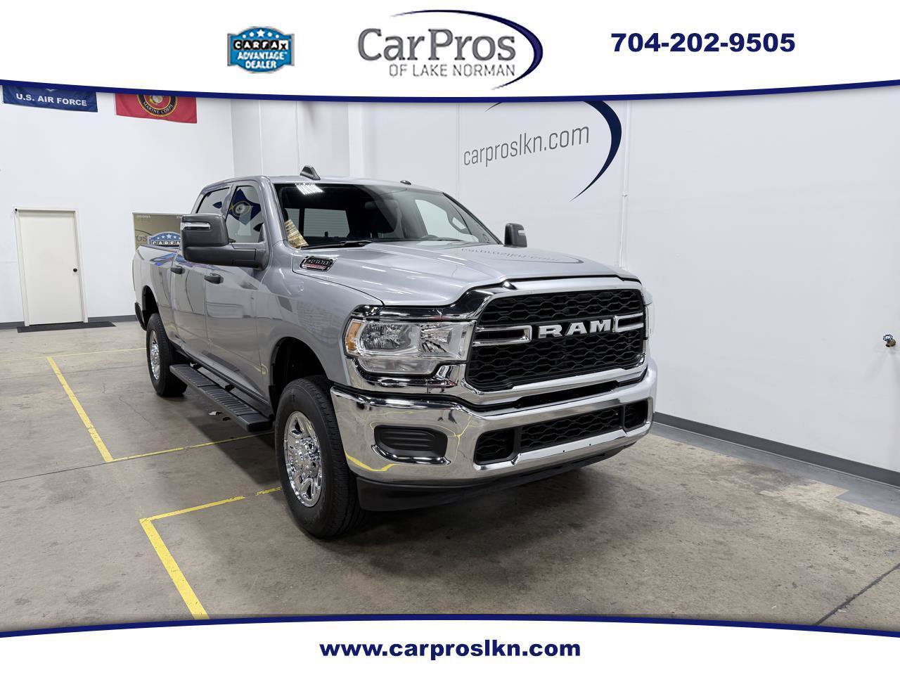 Used 2024 RAM 2500 Tradesman w/ Chrome Appearance Group AWD/4WD image 1