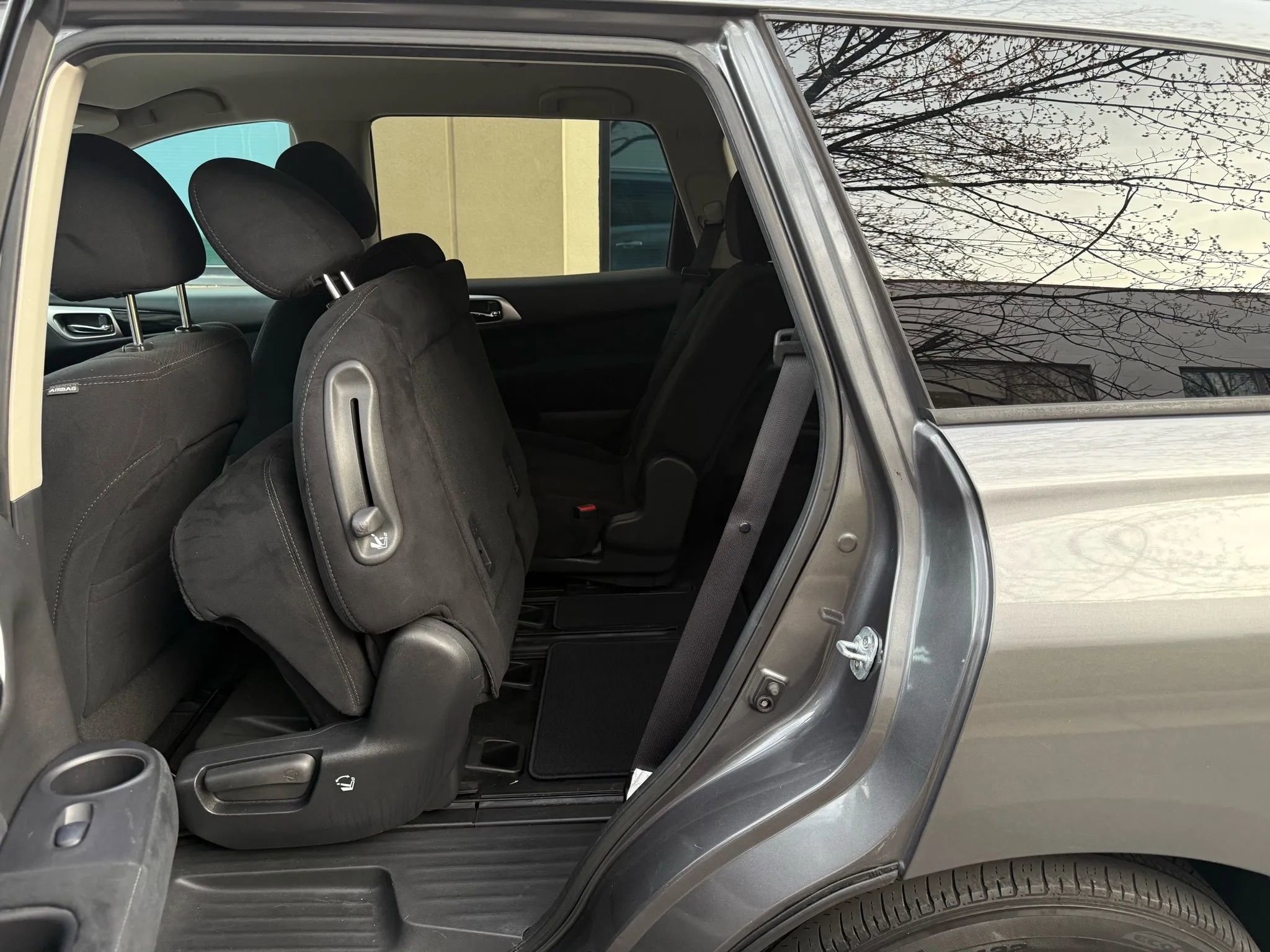 Used 2016 Nissan Pathfinder SV image 24