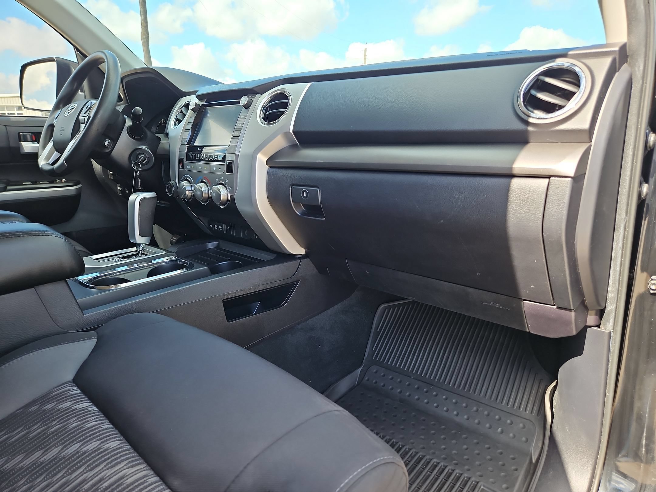 Used 2021 Toyota Tundra SR5 w/ SR5 Upgrade Package AWD/4WD image 26