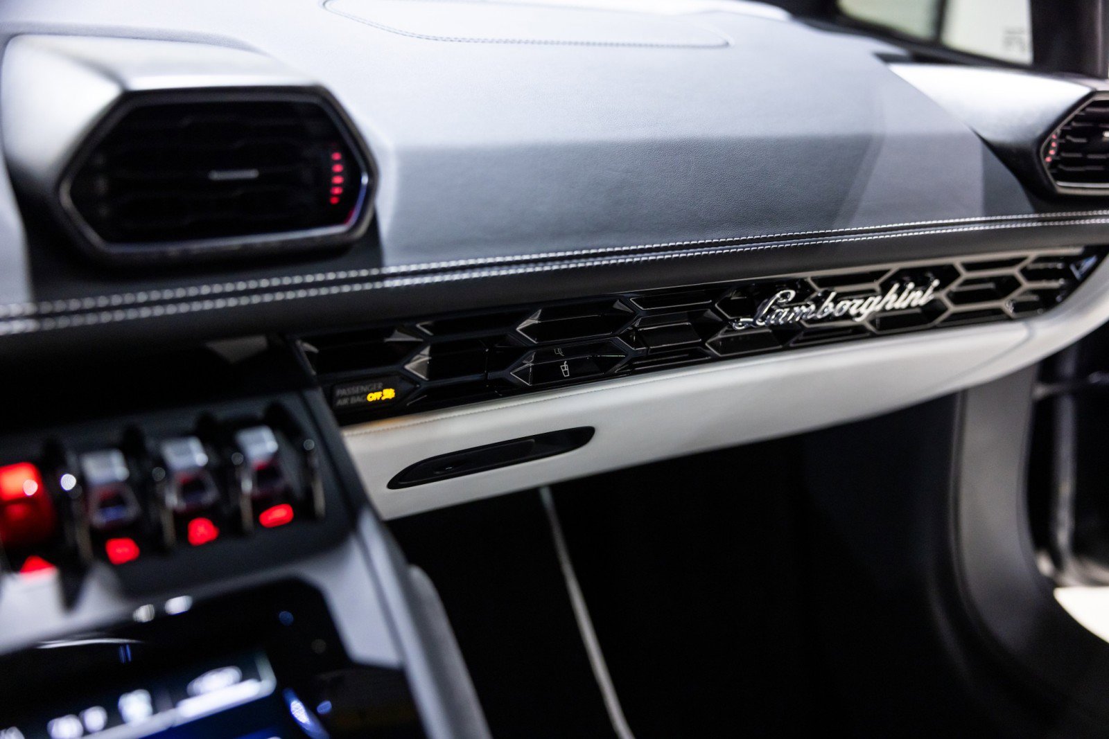 Used 2022 Lamborghini Huracan EVO image 43