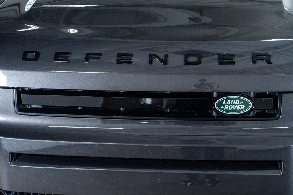 Used 2023 Land Rover Defender 130 X-Dynamic SE image 16