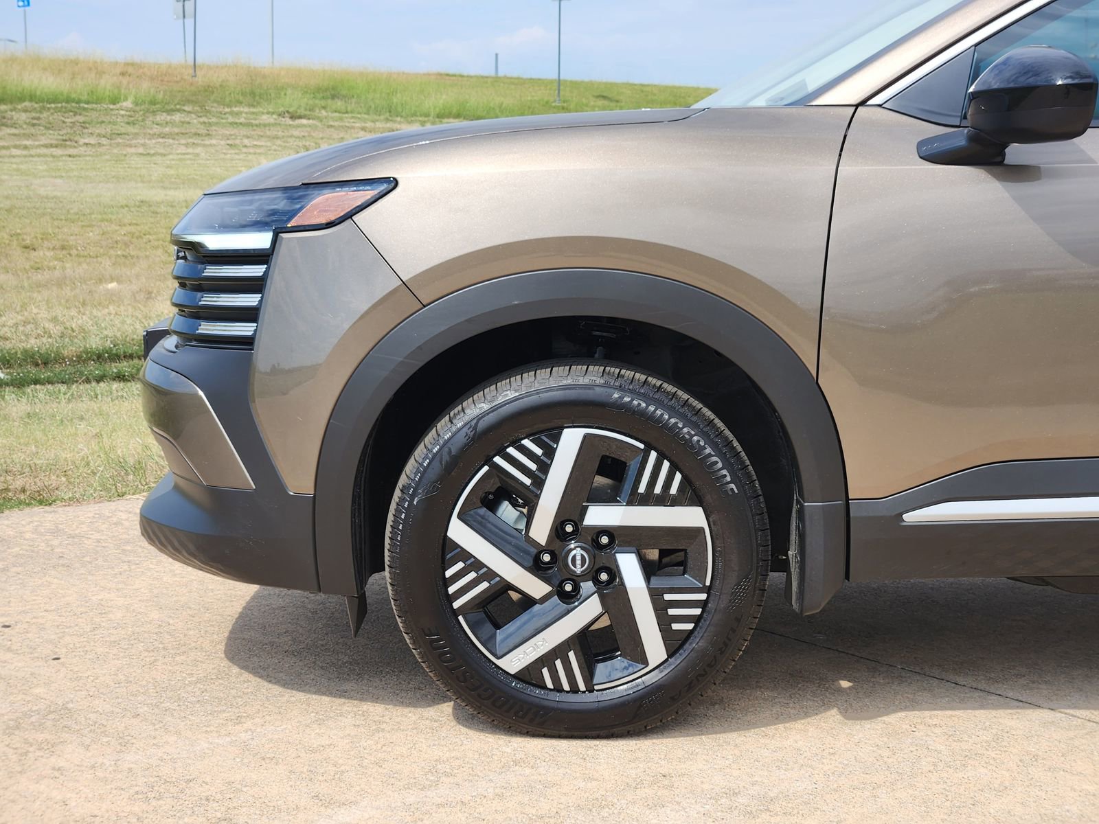 New 2026 Nissan Kicks SV image 10