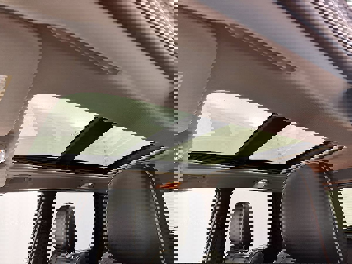 Used 2013 Jeep Grand Cherokee Overland w/ Advance Technology Group image 9