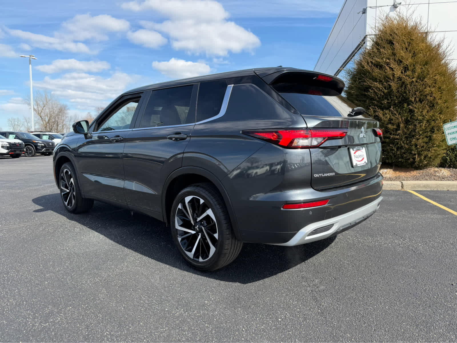 Used 2024 Mitsubishi Outlander SE AWD/4WD image 5