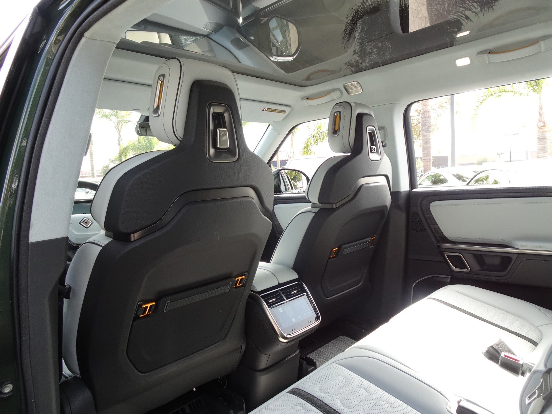 Used 2024 Rivian R1S Adventure AWD/4WD image 13