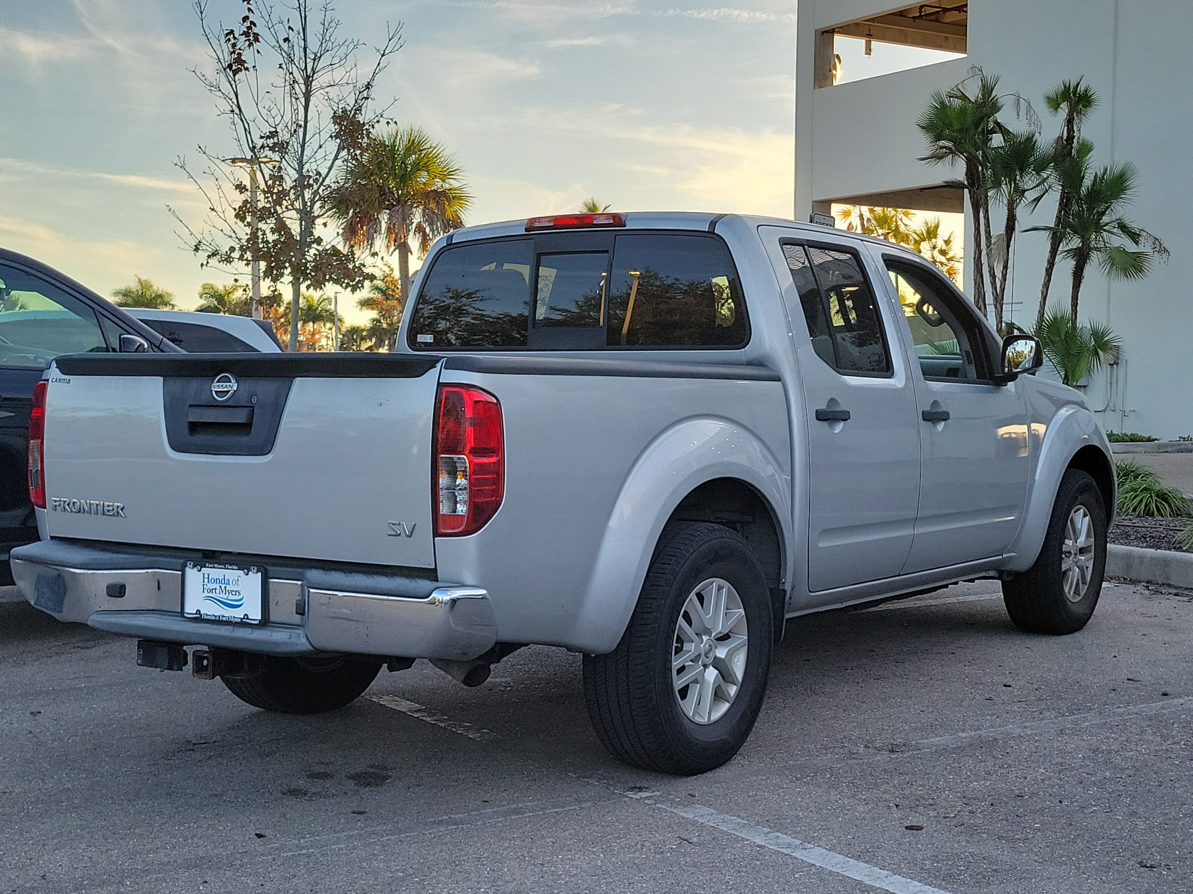Used 2019 Nissan Frontier SV image 3