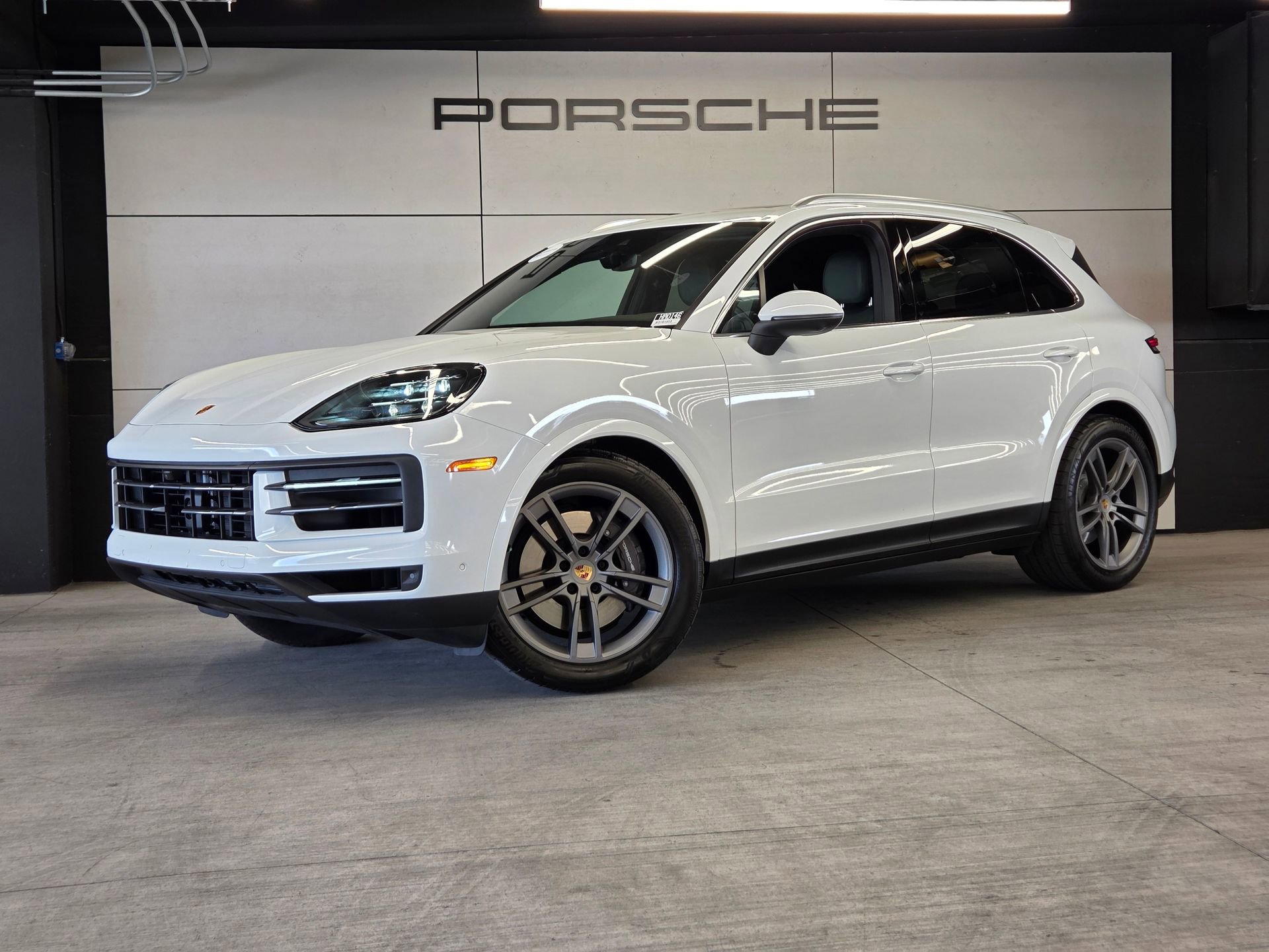 Certified 2024 Porsche Cayenne AWD/4WD image 1