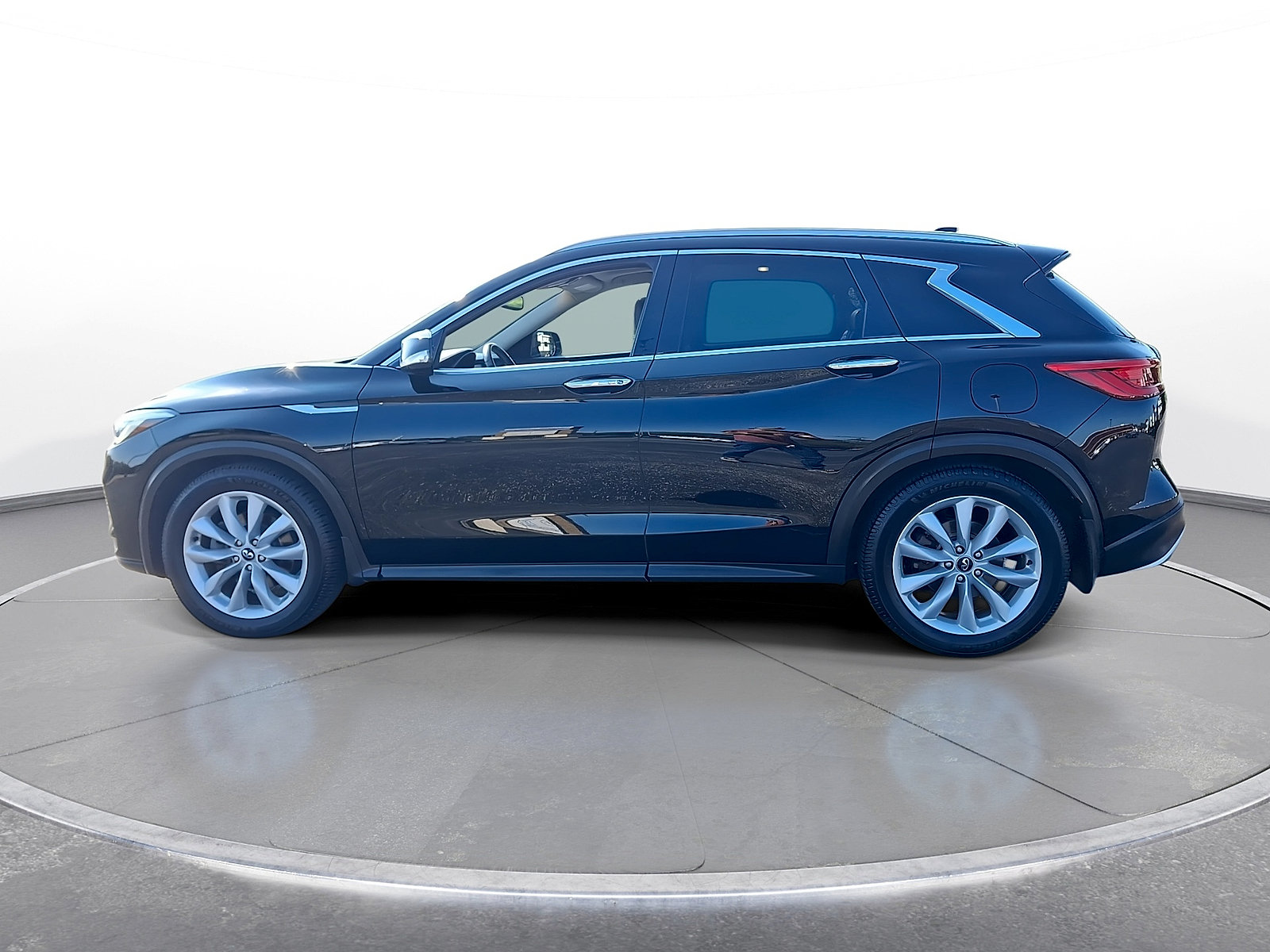Used 2019 INFINITI QX50 Essential w/ Premium Heat Package AWD/4WD image 5