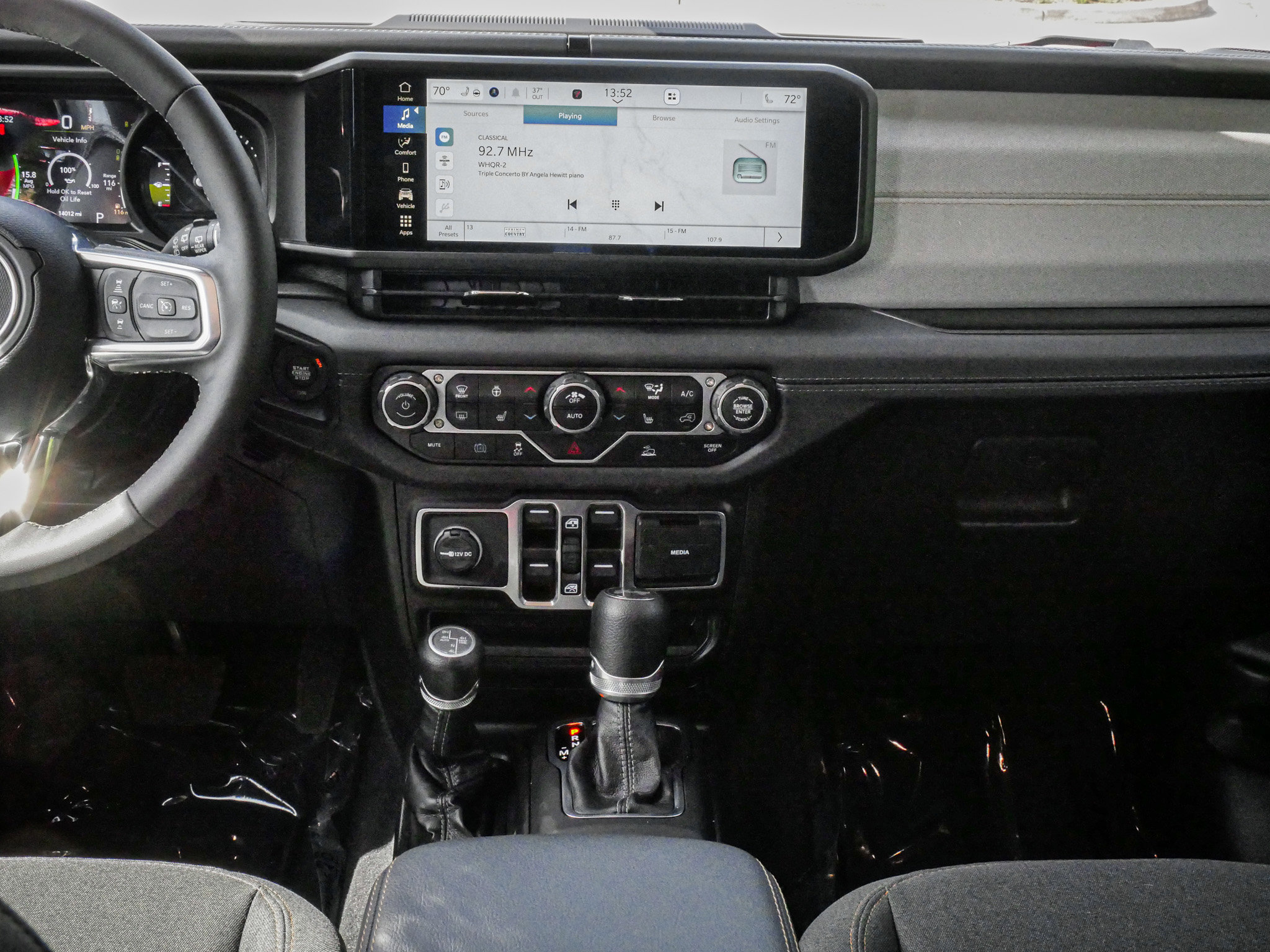 Used 2025 Jeep Wrangler Sahara image 28