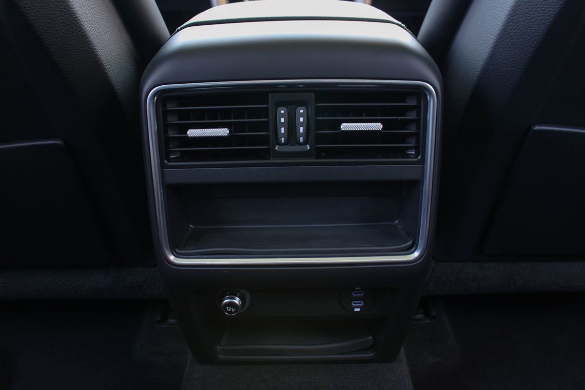 Used 2023 Porsche Cayenne Platinum Edition image 48
