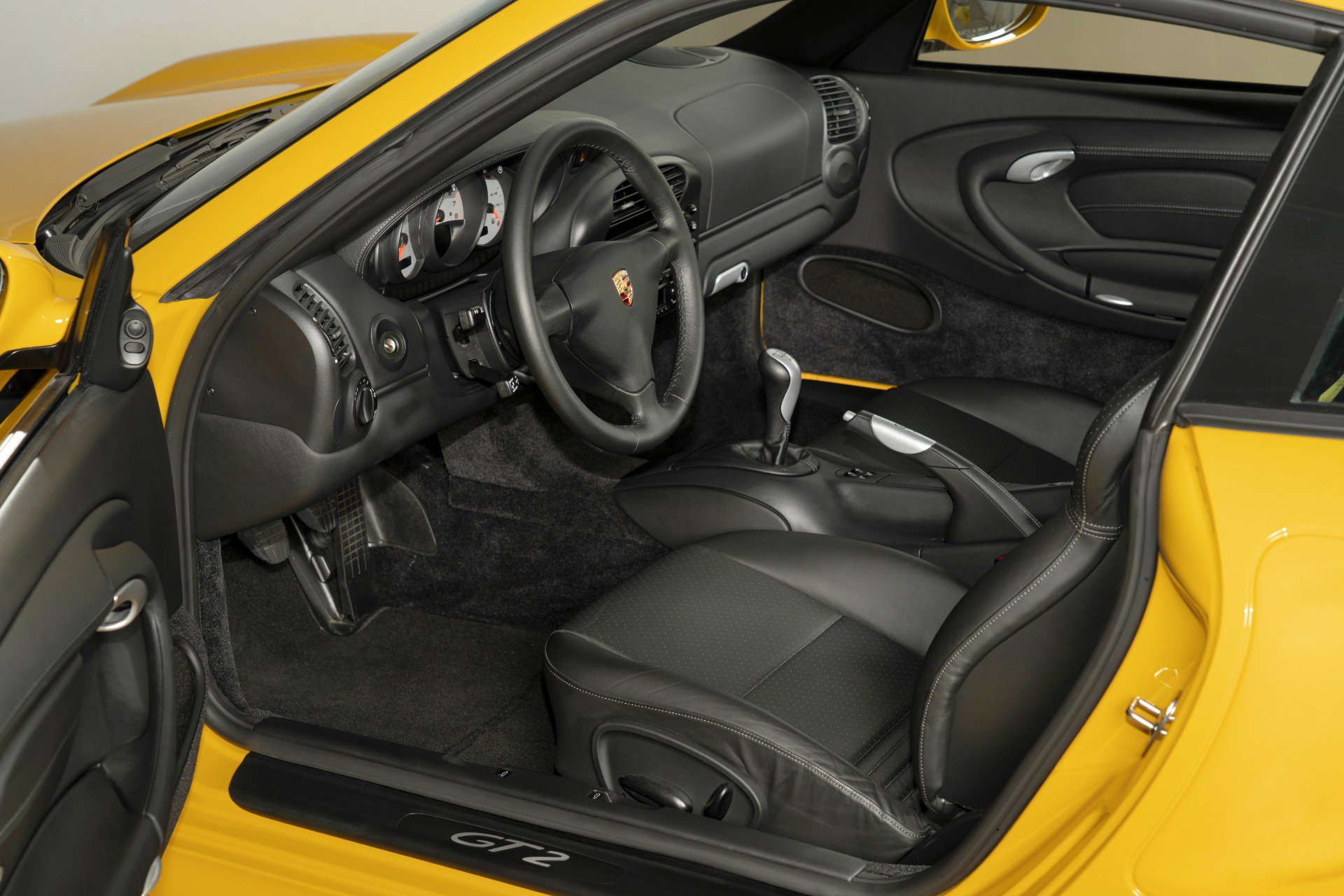Used 2003 Porsche 911 GT2 RWD image 11