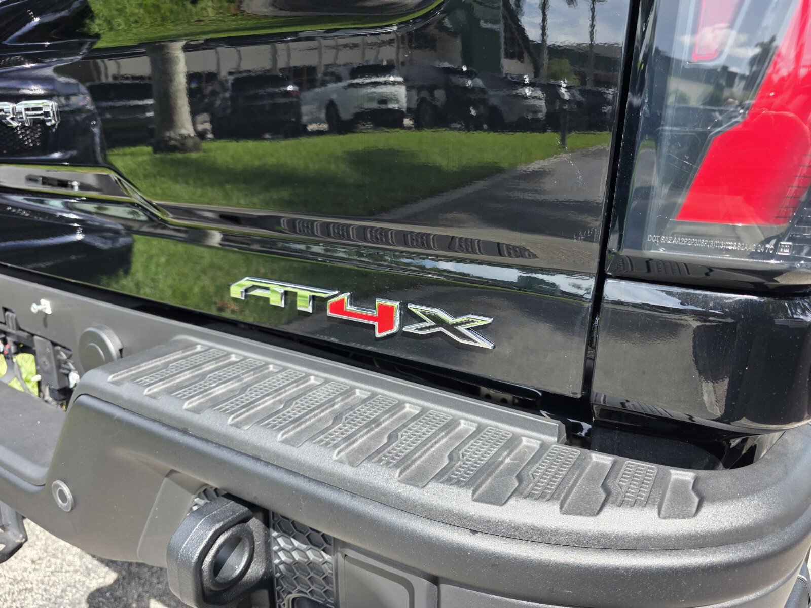 Used 2025 GMC Sierra 2500 AT4X w/ AT4X AEV Edition AWD/4WD image 18