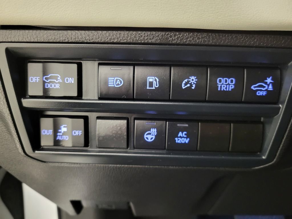 Used 2024 Toyota Sequoia Capstone image 8