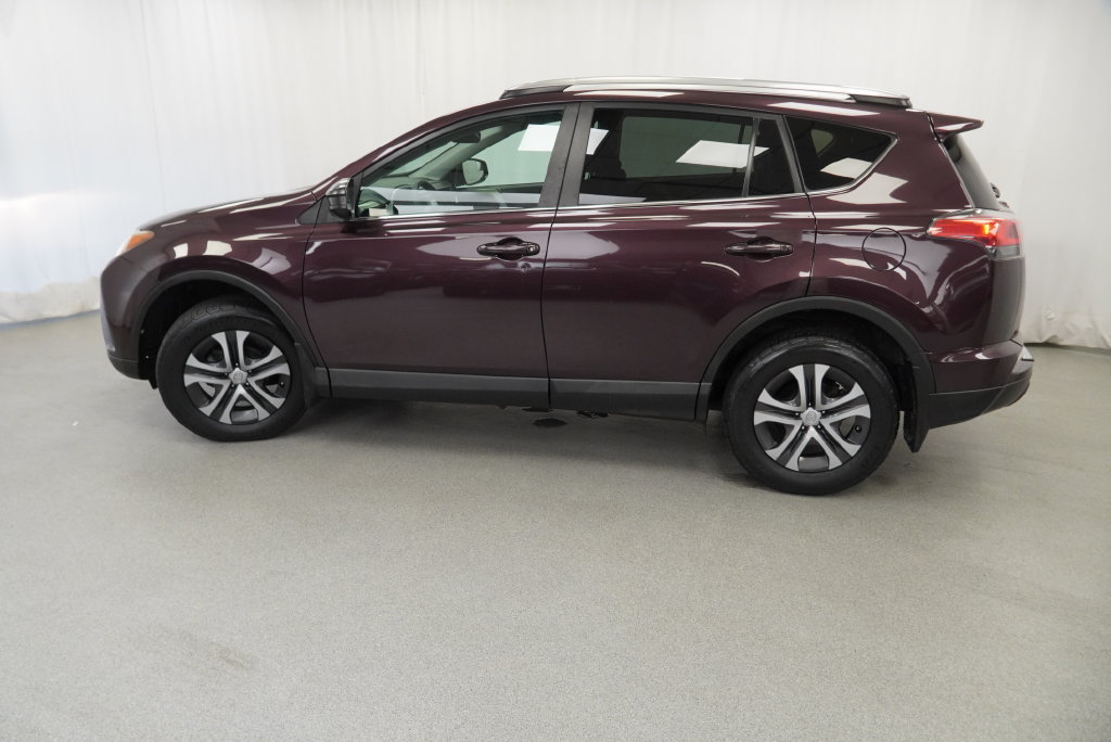 Used 2017 Toyota RAV4 LE w/ All Weather Liner Package FWD image 17