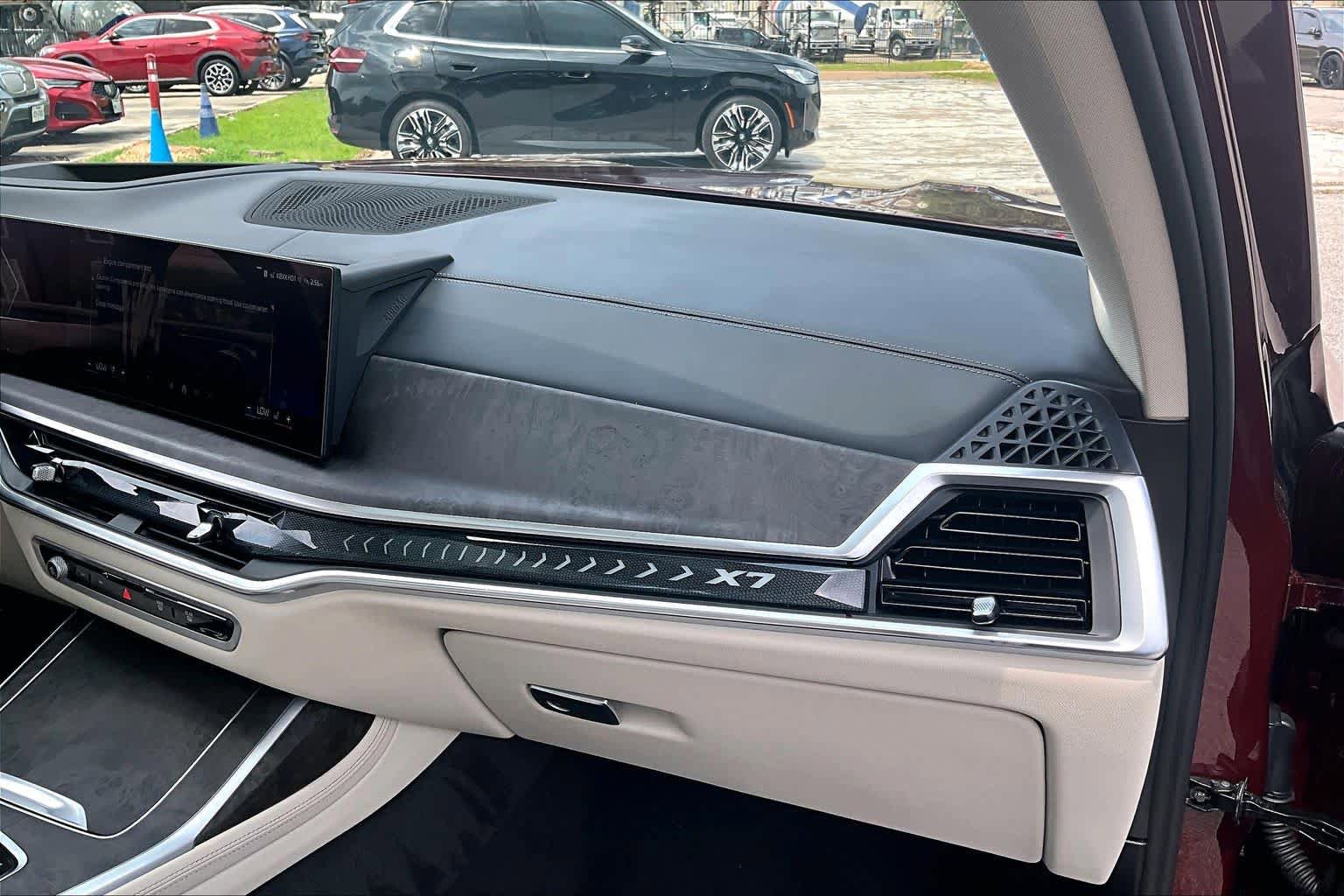 Used 2026 BMW X7 xDrive40i AWD/4WD image 17