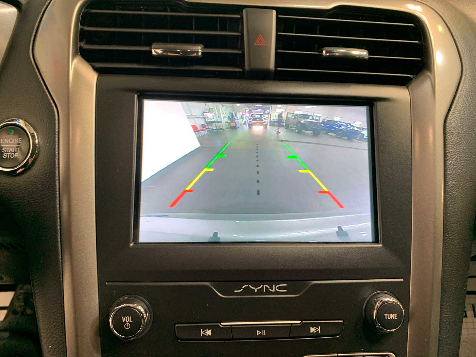 Used 2019 Ford Fusion SE FWD image 5