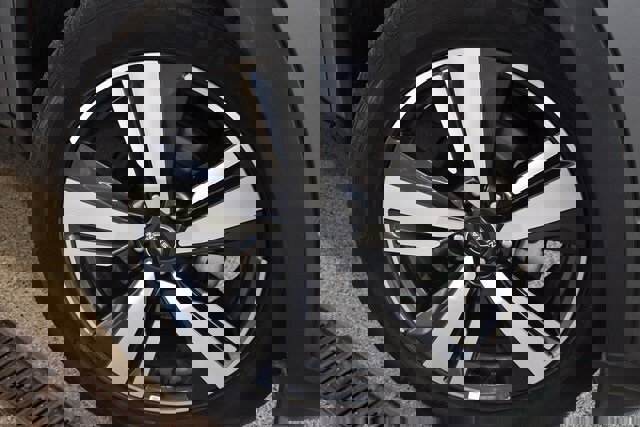 Used 2023 Nissan Rogue SL w/ SL Premium Package image 14