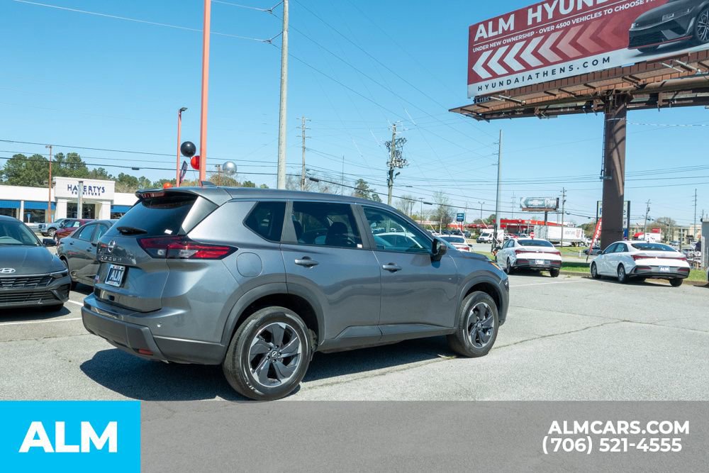 Used 2025 Nissan Rogue SV image 6