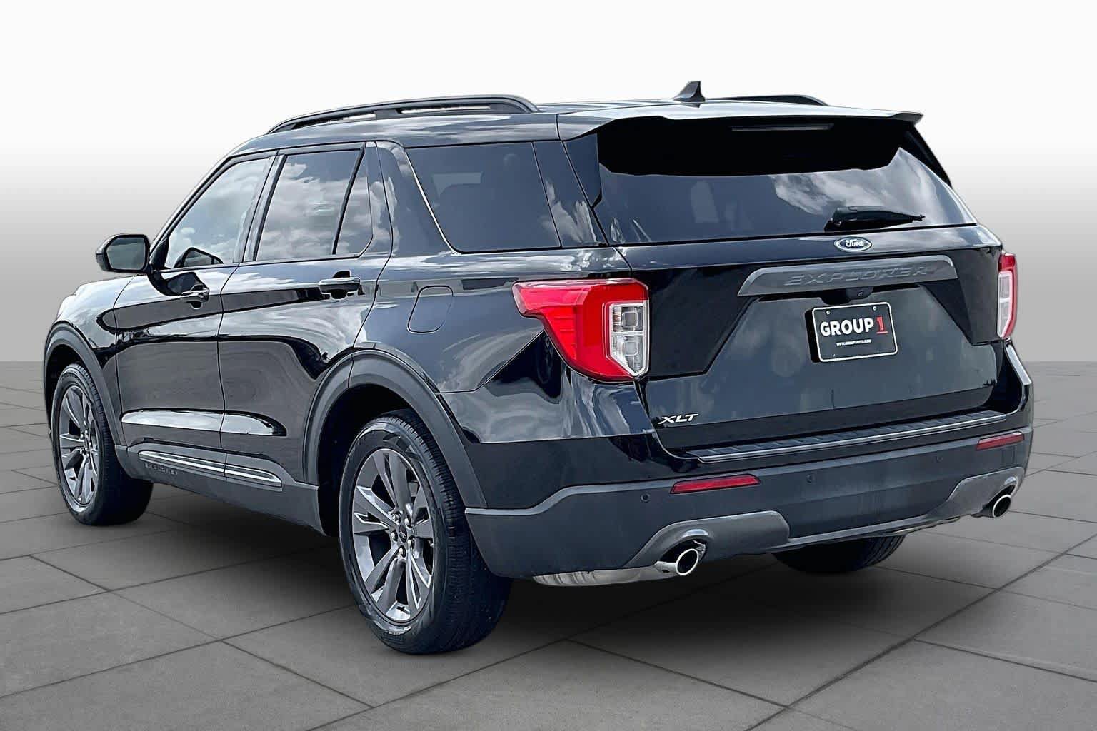 Used 2023 Ford Explorer XLT w/ Equipment Group 202A RWD image 12