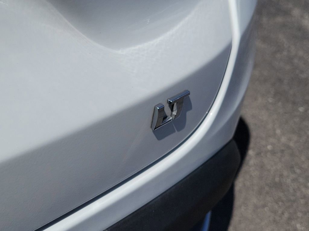 Used 2025 Chevrolet Trax LT FWD image 8