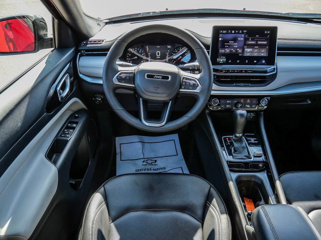 Used 2025 Jeep Compass Limited image 25