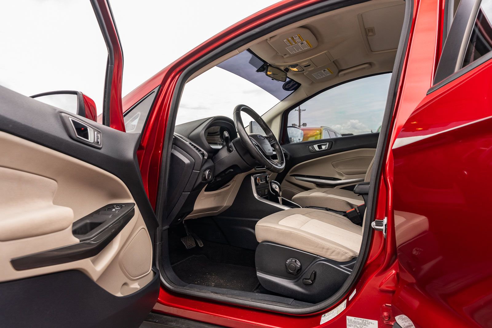 Certified 2018 Ford EcoSport SE w/ SE Convenience Package FWD image 18