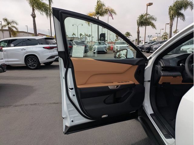 New 2026 Lexus ES 350e FWD image 13