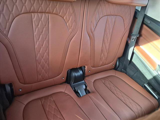 Used 2022 BMW X7 xDrive40i w/ Premium Package AWD/4WD image 18