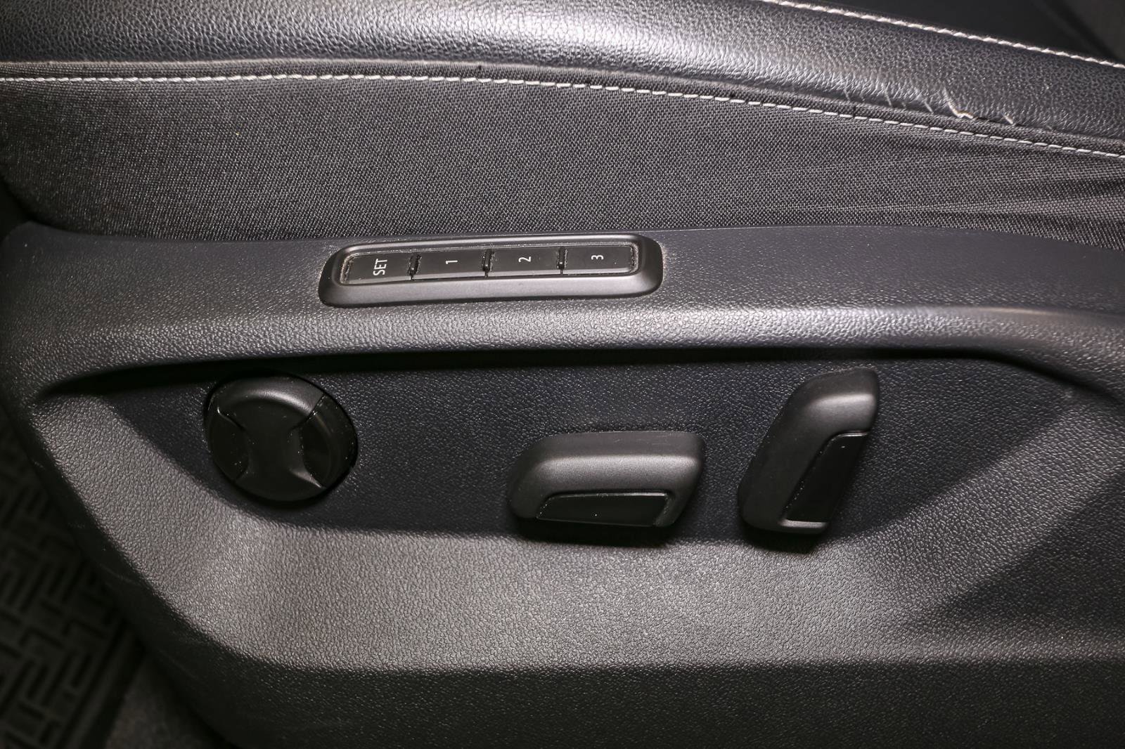 Certified 2020 Volkswagen Atlas Cross Sport SEL image 46