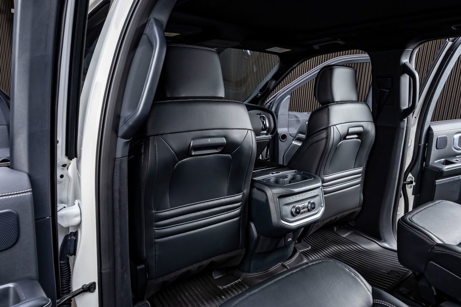 Used 2025 Ford Expedition Platinum w/ Stealth Performance Package image 34