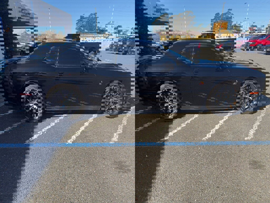 Used 2017 Dodge Challenger R/T Scat Pack w/ Leather Interior Group image 21