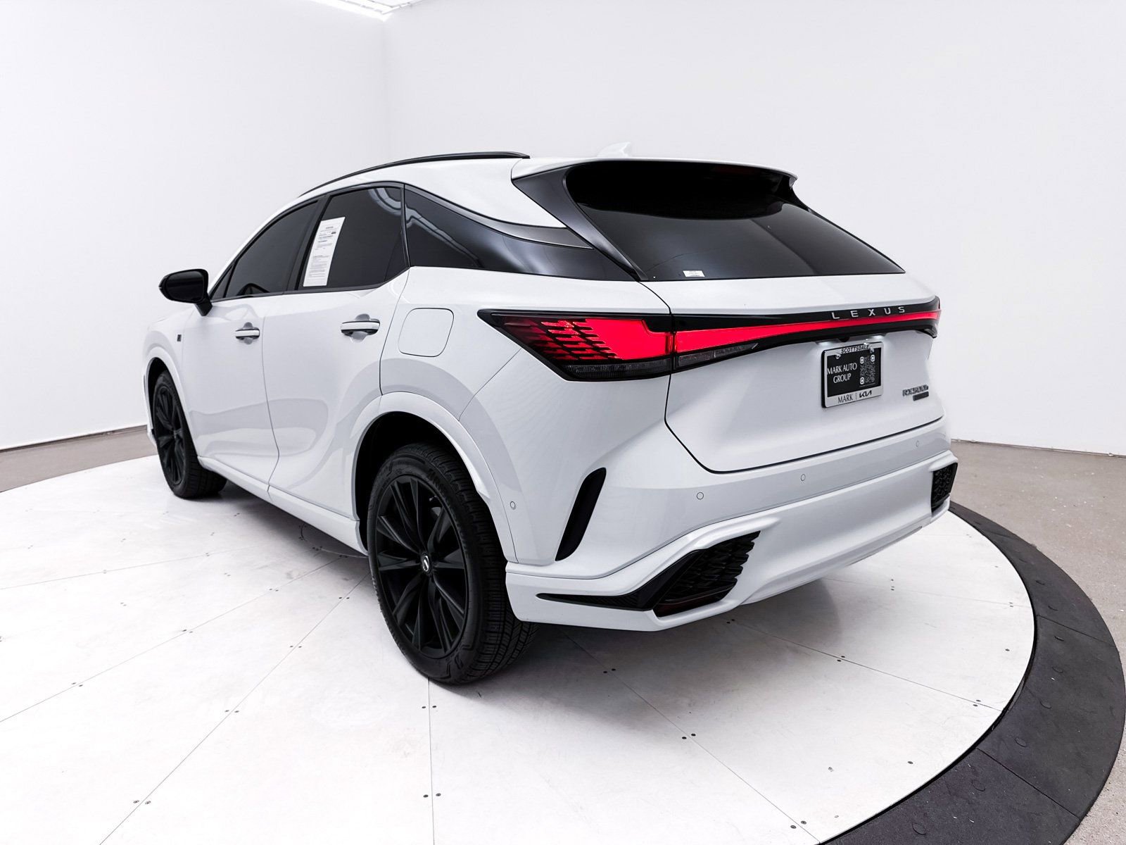 Used 2024 Lexus RX 500h F Sport image 16