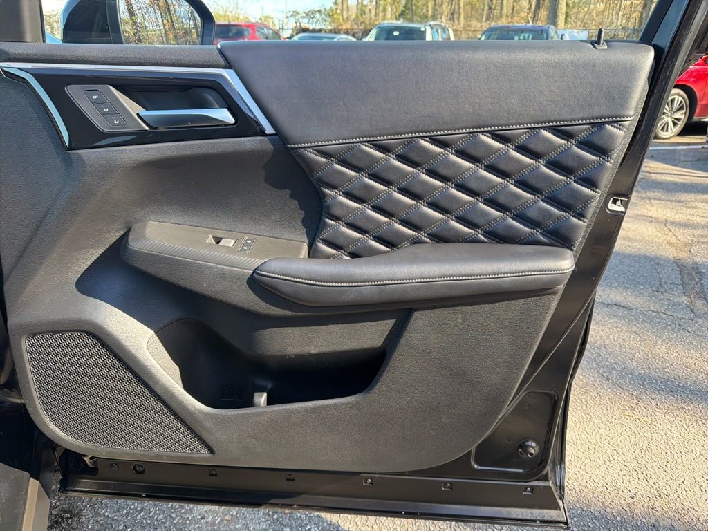 Used 2024 Mitsubishi Outlander 4WD Plug-In Hybrid image 30