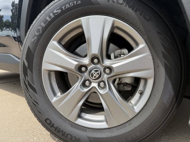 Used 2024 Toyota RAV4 XLE FWD image 10