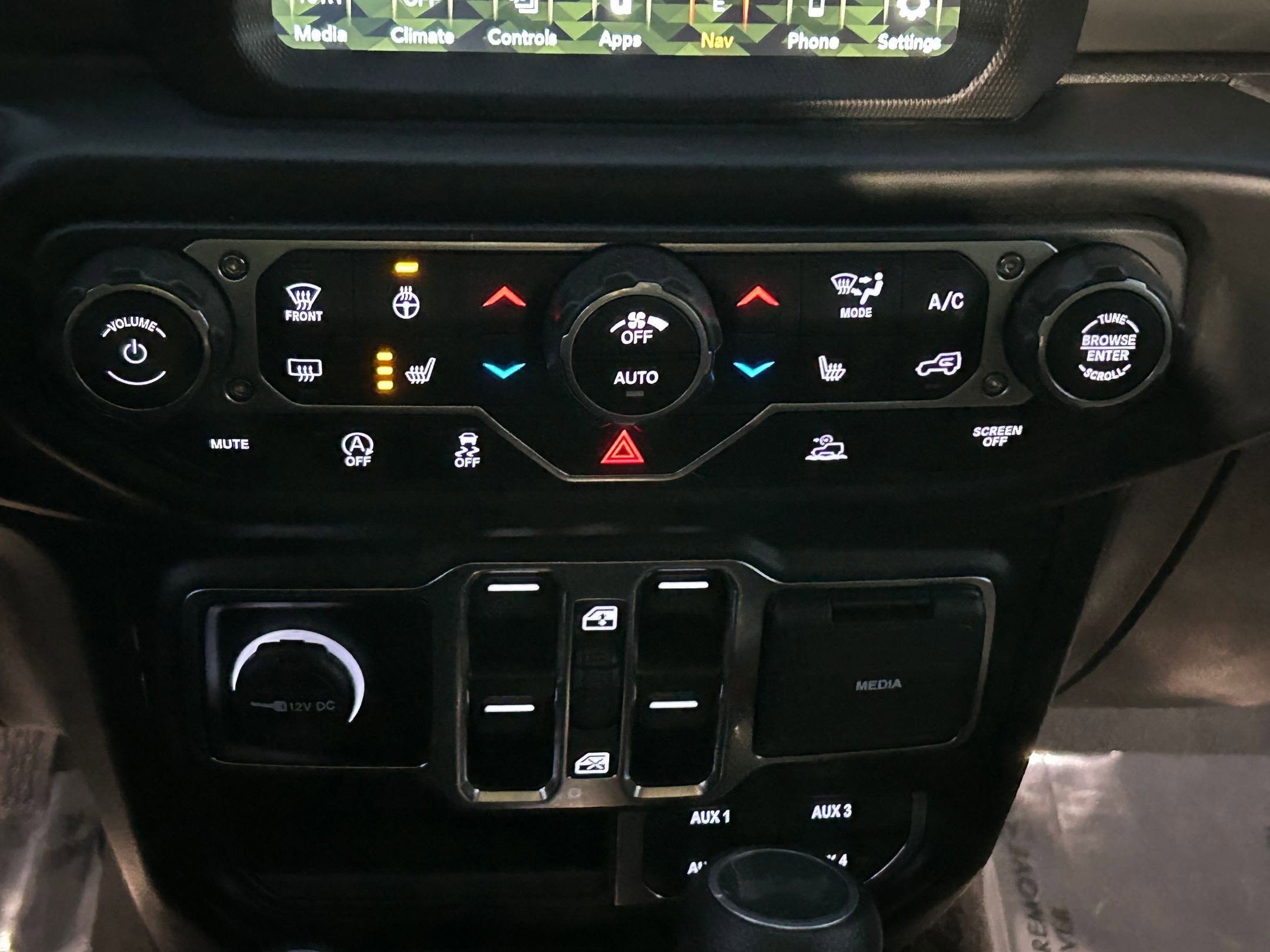 Used 2022 Jeep Wrangler Unlimited Sahara w/ Cold Weather Group image 22