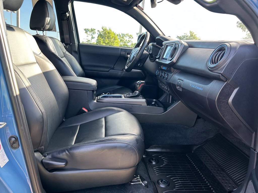 Used 2019 Toyota Tacoma TRD Sport AWD/4WD image 30