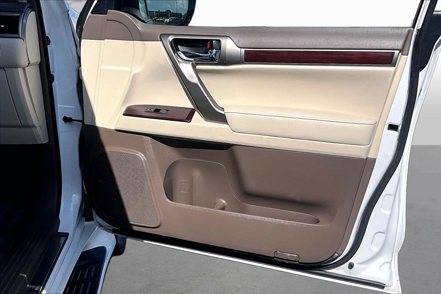 Used 2019 Lexus GX 460 Premium w/ Premium Package AWD/4WD image 16