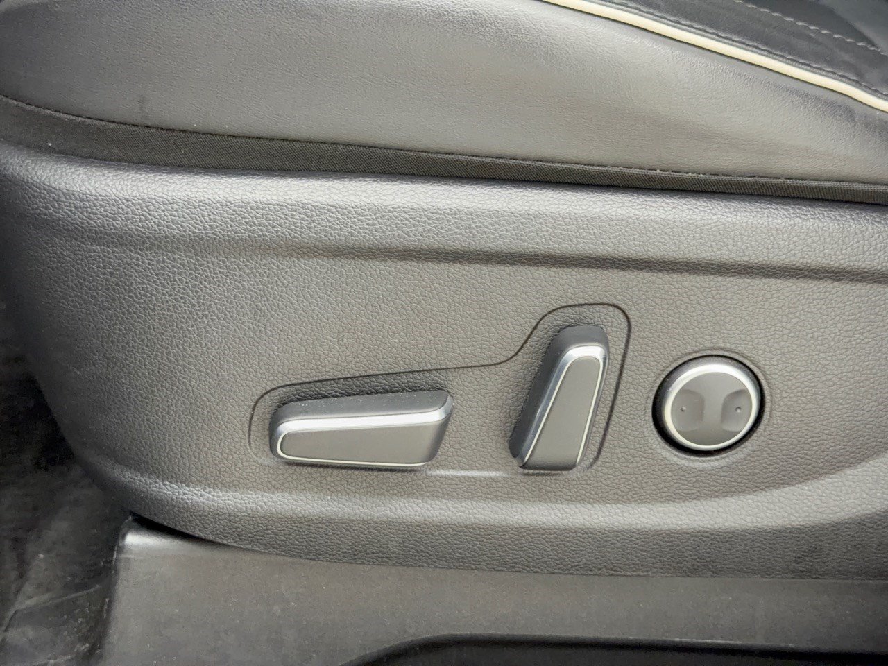Used 2025 Hyundai Palisade SEL FWD image 16