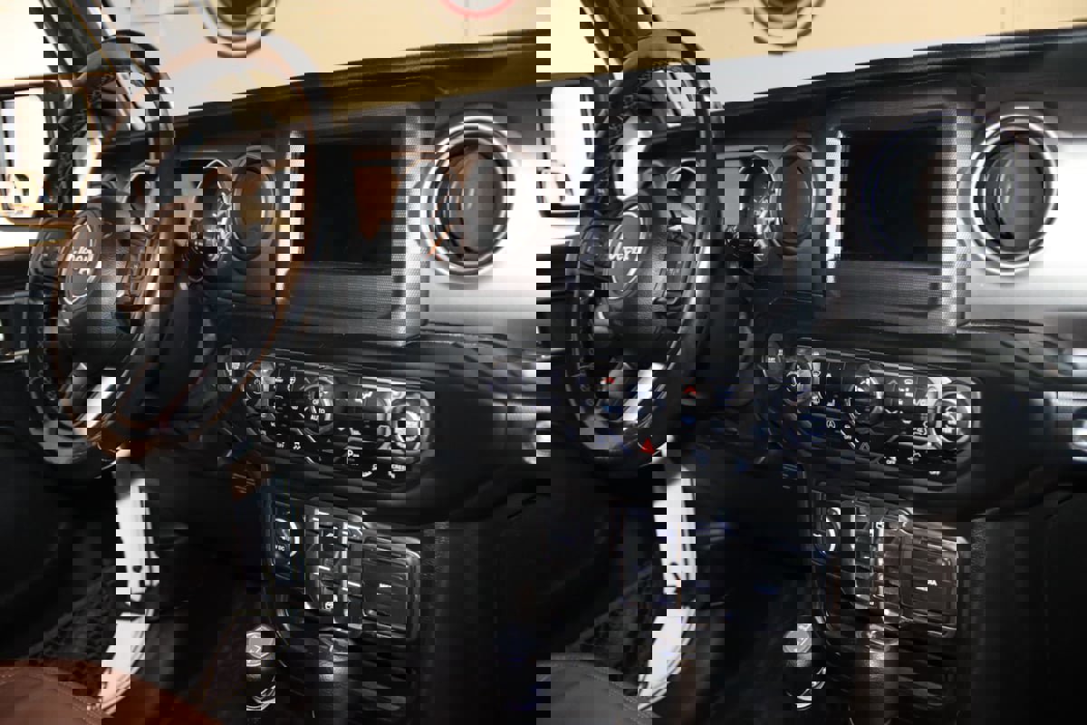 Used 2020 Jeep Wrangler Unlimited Sport image 65